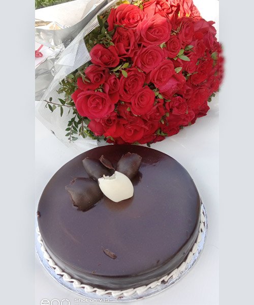 2 Pound Chocolate Fudge Cake with Flowers