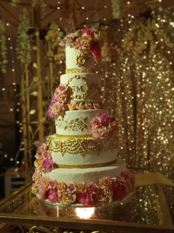 Customized Cake For Weeding Engagements