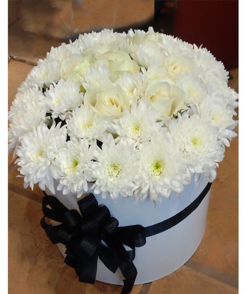White Chreysentimum Basket